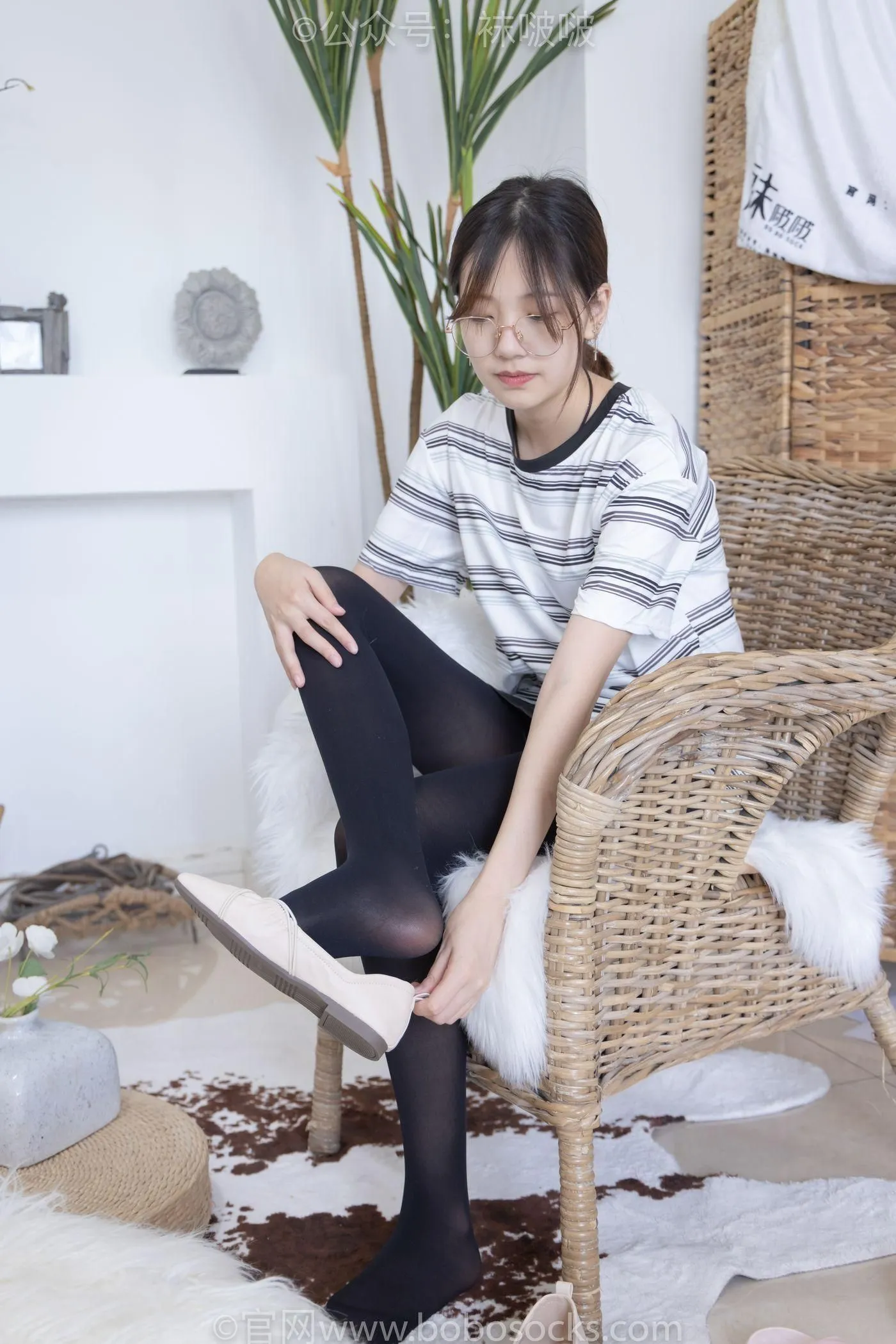 [BoBoSocks袜啵啵]NO.029 小甜豆-平底鞋、厚黑丝、厚肉丝、踩饼干剧情 [144P]插图3